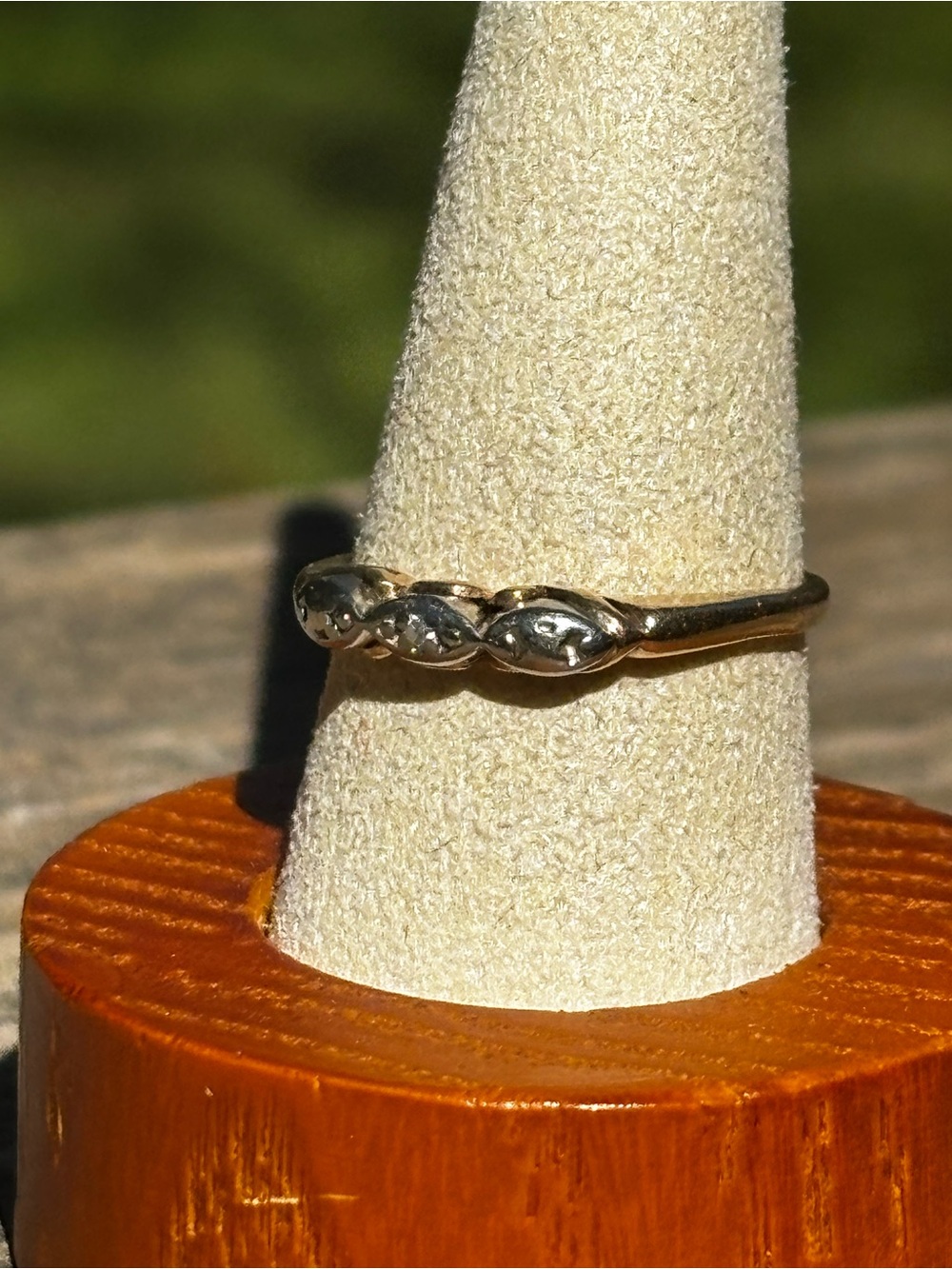 1940s Two-Tone White Yellow Gold Diamond Wave Band Ring